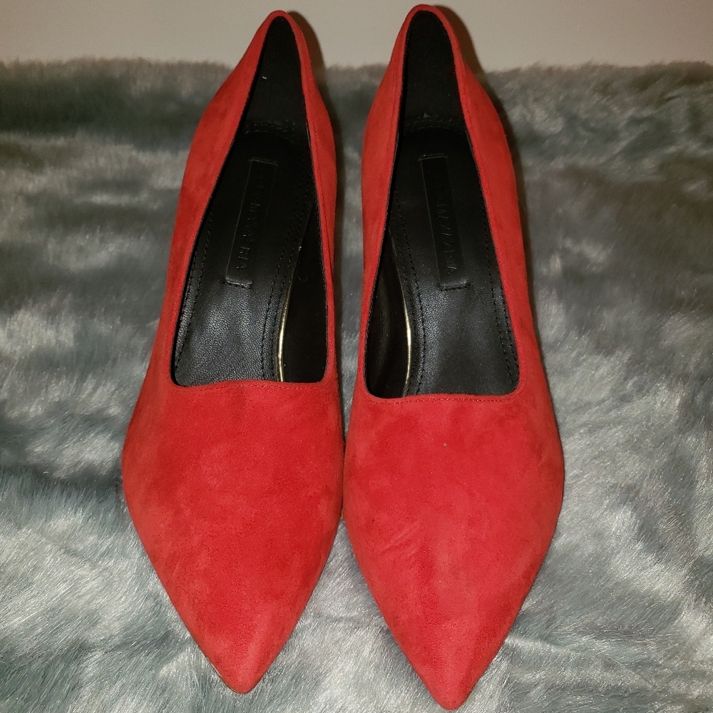 Brunt Red BCBG Maxazria Heel W/O Box